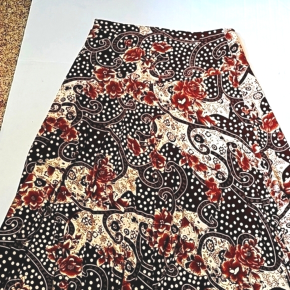 Cal Fashion womens boho long maxi skirt  sz medium color brown tan casual  midi - Picture 3 of 14